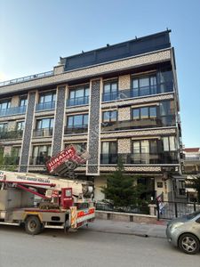 Emek Veli Necdet Arığ Caddesi Üzerinde Bahçe Katı Müstakil Teraslı 3+1 Satılık Daire
