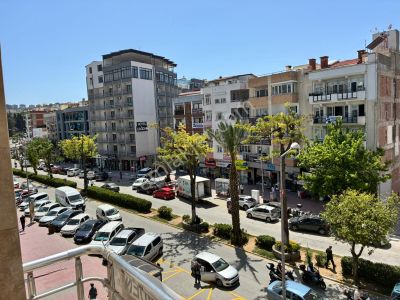 Kuşadası Merkez Çarşıda Kiralık Büro / İşyeri