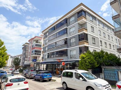 Ömürevleri Bacalı Pergoleli Depolu Satılık Dükkan