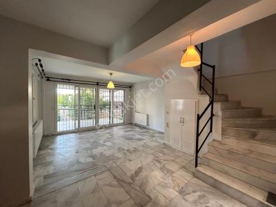 Kadınlar Denizinde Havuzlu Sitede Kiralık 4+1 Villa