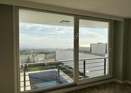 Büyükçekmecede Geniş Ailelere Özel Full Yapılı 5+1 Villa !!!