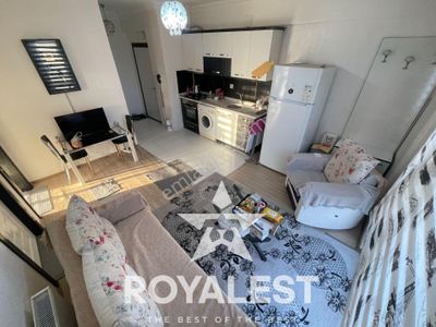 Royalest'ten Köşe Daire Kiracılı Eşyalı Ara Kat Bakımlı Önü Açık