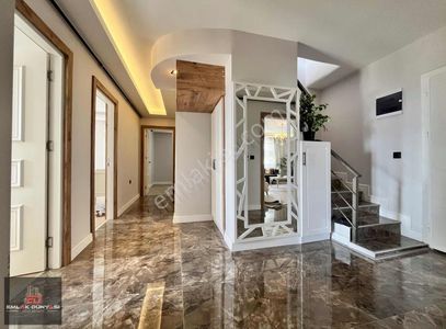 Antalya Güzelobada Şehir Manzaralı 4+2 Tadıatlı Dubleks Site İçi