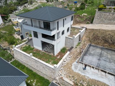 Bm"den Soğucak Yaylasında Sıfır Tripleks 4+1 Villa + Misafirhane