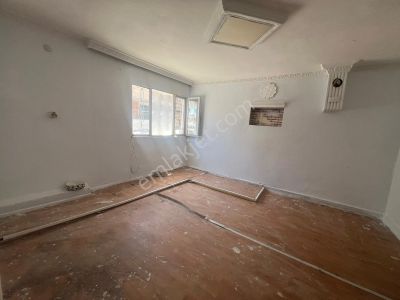 Konak İsmetpaşa Mah.de 2+1 95m2 Giriş Katı Klasik Kiralık Daire