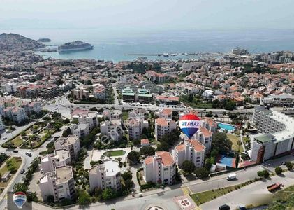 Ege Mah. Batı Ege Yalıkent Sitesi'nde Satılık 3+1 Daire