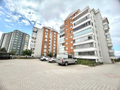 Elvan Mah.'den 175m2' Lik Kullanım Alanına Sahip Nezih Sitede Satılık Daire