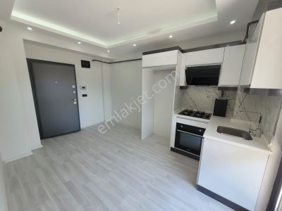 Delux'den Cumhuriyet Mh.'de Merkezi Lokasyonda Kiralık 1+1 Daire