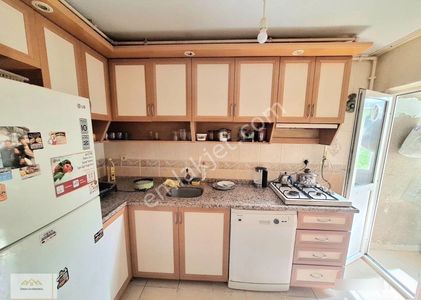 İnönü Mahallesi Özlem Sitesi'nde 2+1 Ara Kat Satılık Daire