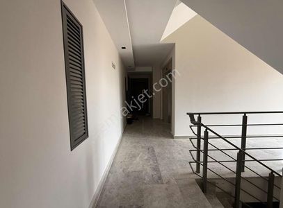 Altıntaş'ta Sıfır 3+1 Bahçe Dubleks Kiralık Daire Havuzlu