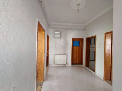 İsa Kavak Gayrimenkul’den Kiralık 2+1 Daire – Meram/alakova