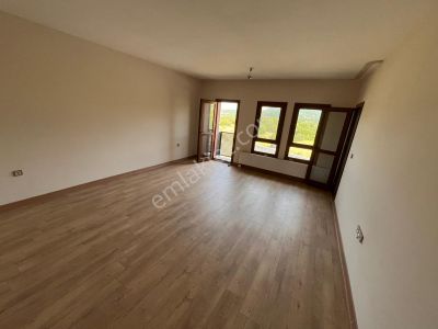 Akgedik Zeki Emlaktan 2.etap Okul Arkasında Satılık 3+1 Geniş Daire