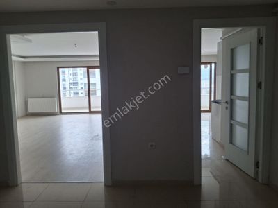Yalıncak’ta Deniz Manzaralı, Havaalanına Yakın Ferah 3+1 Daire