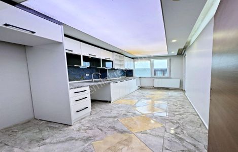 Metrobüse Yürüme Mesafesinde Butik Site İçi Ebeveyn Banyolu Kapalı Otoparklı 2+1 Arakat Daire