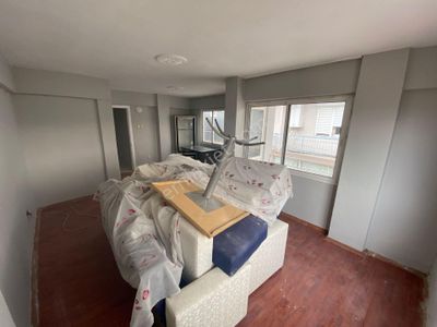 Acill Karabağlar Polat Cad.si Üzeri Yeşilyurt Hastane Yakını 2+1 85m2 Ayrı Mutfak Havadar Satılık D.