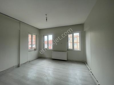 Suluköprüde Kiralık Arakat Cadde Üstü Daire