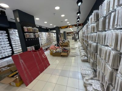 Karşıyaka Çarşı’nın En İşlek Noktasında 160 M² Kiralık Asma Katlı Dükkan