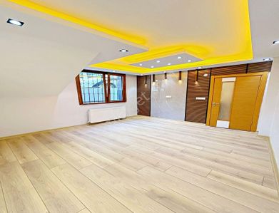 Cam Seviyesi Yüksek Merkezi Konumda Genişm2 2+1 Acil Satılık Daire
