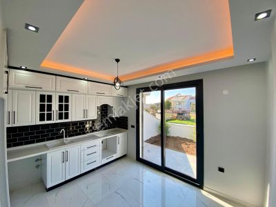 Efelerde Muhteşem 4+1 Ayrı Mutfak 240m2 Havuzlu Bitişik Nizam Villa
