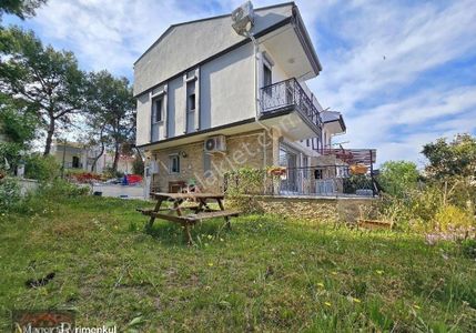 Kuşadası Kadınlar Denizinde 4+1 Plaja 300 Metre Eşyalı Manzaralı Satılık Villa