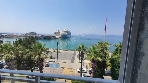 Kuşadası Merkez'de Dublex Kiralık Yalı Dairesi