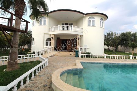 Kadriye’de Golf Sahalarına Yakın Havuzlu Ve Müştemilatlı Villa