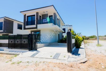 Didim Çamlık Mahallesinde Önü Kapanmaz Köşe Başı Lüks Villa!