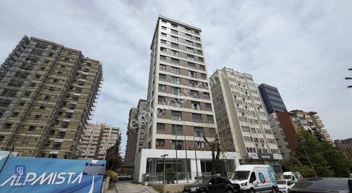 Kozyatağı Bayar Caddesi Satılık 3+1 Geniş Balkonlu Daire