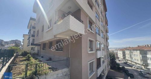 Kolej Kızılay Kuyucak Sokakta Ara Kat