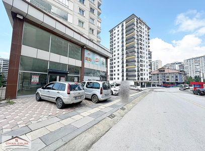 Cihan'dan Demirdağ Caddesi Üzerinde 3 Katlı 600m2 Kiralık Dükkan