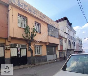 İstiklal Mah. Cadde Üzeri Düzl0kte Geniş 2 Katlı Müstakil Ev