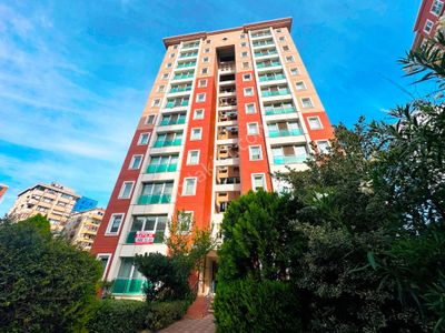 Şenesenevler Metro Yanı 17 Yıllık İskanlı Site 1.kat Satılık 4+1
