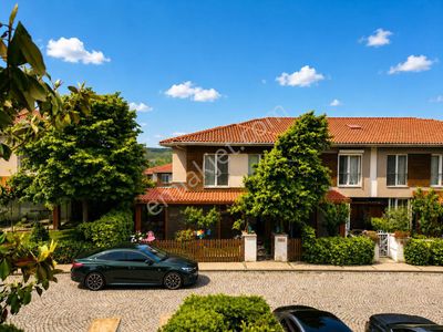 Dekar Asmalı Bahçelerde 4+1 Satılık Köşe Villa