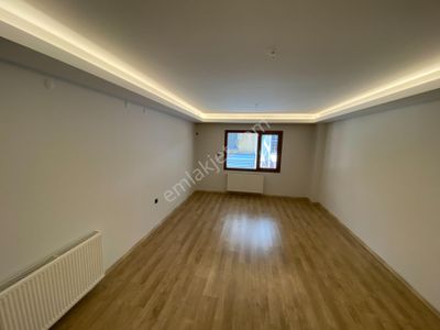 Gaziemir Atıfbey Mah. Pazar Yakını 3+1 (boş) Kiralık Daire