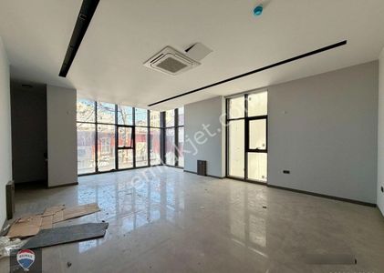 Kuşadası Merkez Ana Cadde Üzerınde 46 M² Kıralık Ofıs