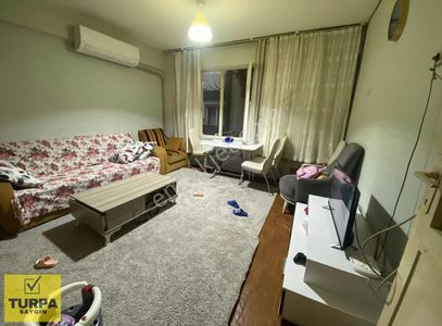 Karabağlarda Zeyni Hanım Ortaokulu Yakını 2+1 Satılık Daire