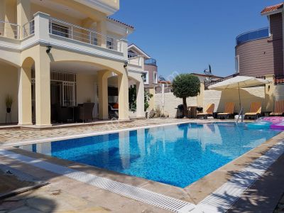 Günlük Kiralık Havuzlu Villa 3+1 Villa Marc