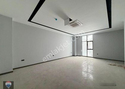 Kuşadası Merkez Ana Cadde Üzerınde 42 M² Kıralık Ofıs