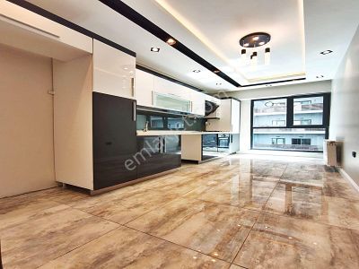 Cadde34'den Zafer Mahallesinde Aile Sitesinde Kapalı Otoparklı Ebeveyn Banyolu 3+1 Daire