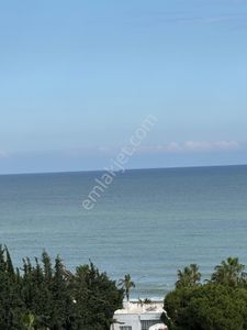 Mezitli Akdeniz'de Deniz Manzaralı Balkon Sefalı Kombili 3+1 Geniş Daire