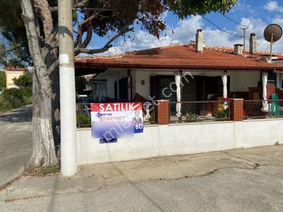 Kuşadası'nda Satılık Denize 50 Metre 3. Sırada Köşe Konumlu Villa ..