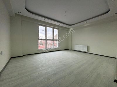 Estroıa'dan Emniyet Yakını İskanlı Balkonlu Sıfır 2+1 Daire