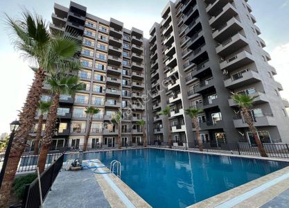 Karınca'dan Çeşmeli'de Giyinme Odalı Havuzlu 1+1 Köşe Daire !!