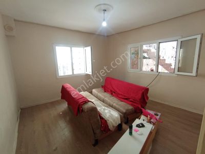 Karabağlar Eserkent Merkeze Yakını Barış Mah. 95 M2 2+1 Bahceli Kiralık Ev