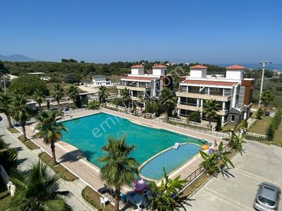 Kuşadası'nda Geniş Havuzlu Sitede Eşyalı Ve Asansörlü Villa