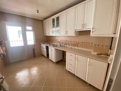 Es As Emlaktan Selçuklu Mh Katta Bağımsız Masrafsız Kiralık 3+1 Daire