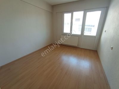 Karabağlar Barış Mh. 3+1 120 M2 Doğalğazlı Kiralık Daire