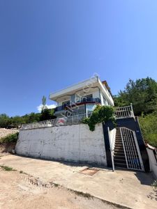 Cide Demirtaş Emlak Güvencesi İle Eşyalı 3 Katlı Lüks Villa