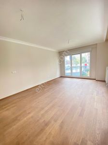 Erenköyde Divanın Sokağında 2+1 80 M2 Net