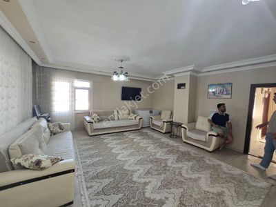 Ülgen İnşaattan Sultangazi Esentepe Mahallesinde 3+1 200m Eşkiralık Daire